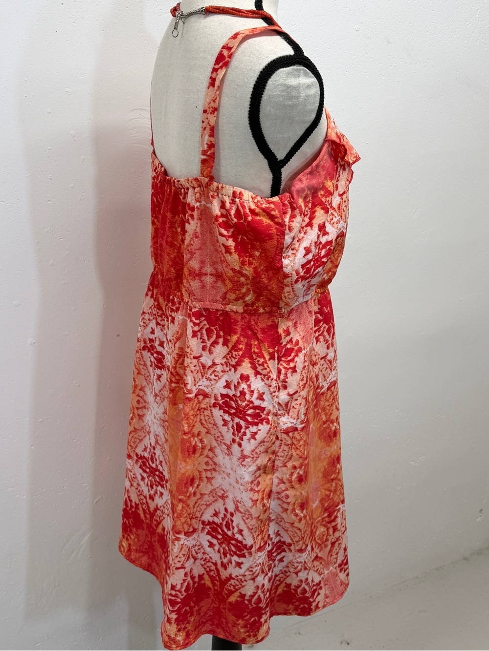 Red Patterned Ruffle-Neck Sleeveless Dress - Picture 6 of 13